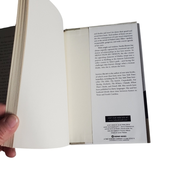 Sandra Brown Book Bundle A Kiss Remembered / Seduction by Design - Picture 12 of 14